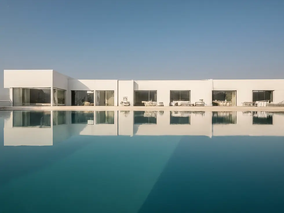 خريطة حرارية لسوق العقارات الفاخرة في دبي، تبرز المناطق الأكثر طلباً وأعلى قيمة استثمارية مثل نخلة جميرا ودبي هيلز استيت، مع مؤشرات واضحة على النمو السريع وزيادة الطلب من المستثمرين العالميين.